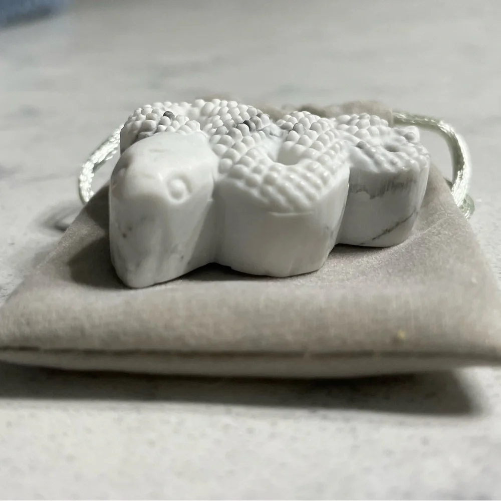 Howlite Snake w/pouch - Picture 3 of 5